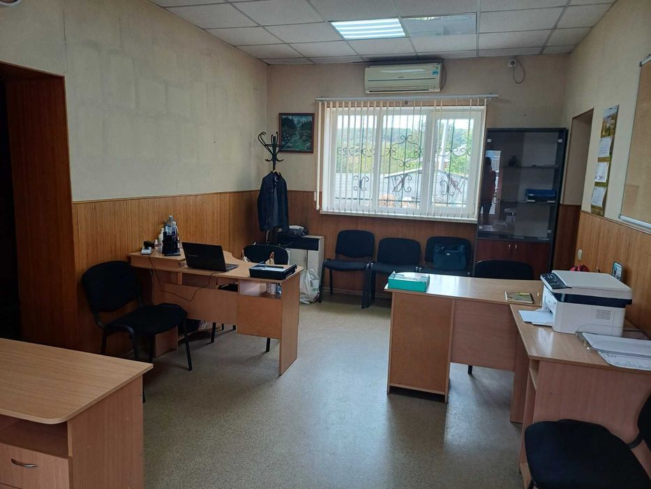 Сдам в центре г. Мерефа ул. Днепровская, р-н АТБ, часть  помещения.