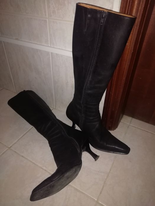 Botas em pele pretas