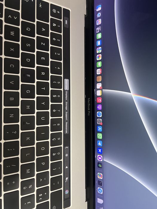 Macbook pro 2017 15-inch Touch Bar
