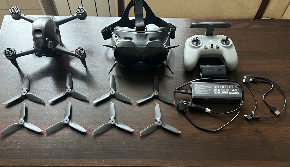 Дрон Квадрокоптер DJI FPV Combo