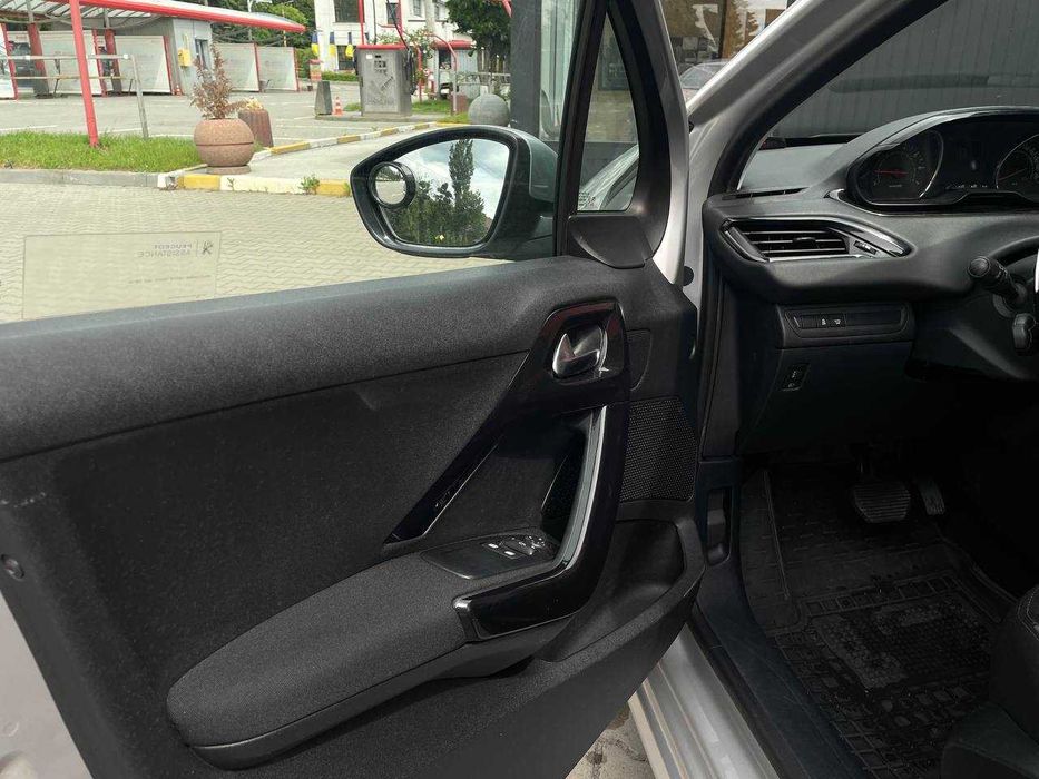 Peugeot 208 2014