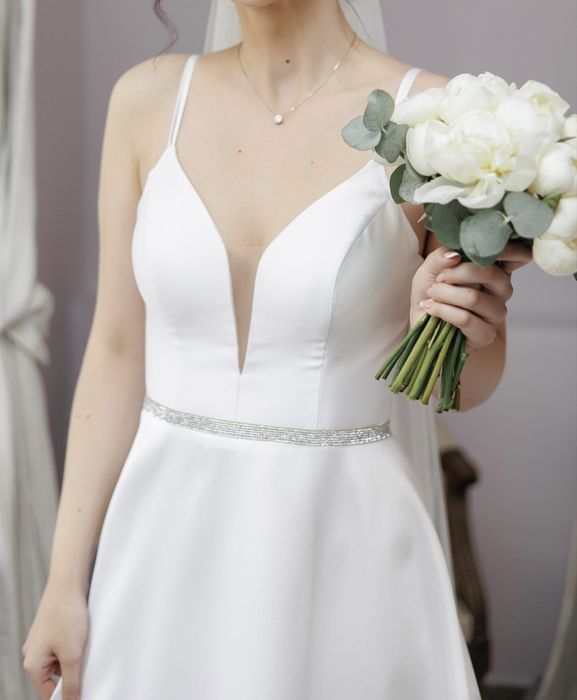 Біла весільна сукня розмір S-M, фата і пояс в подарунок