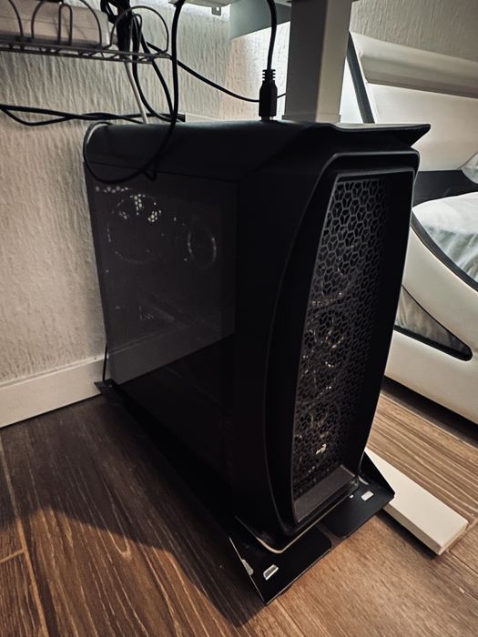Caixa  computador  + Suporte com rodas