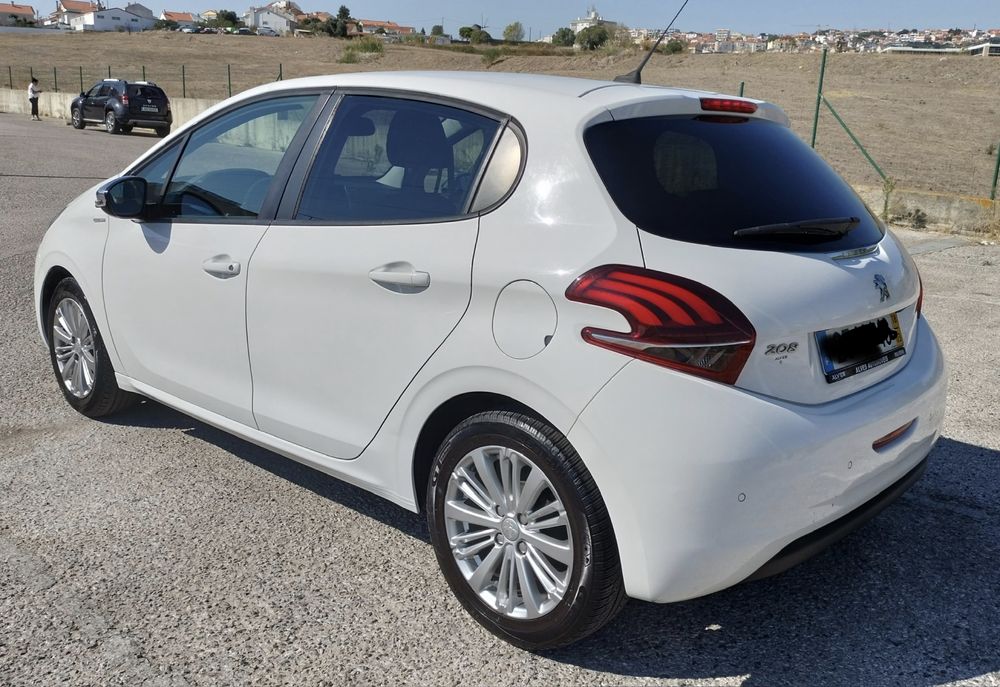 Peugeout 208 1.2 — photo 2