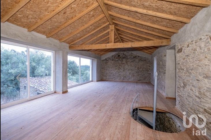 2 terrenos na Eira do Chão , um misto com casas, a principal reconstruída na estrutura  e cobertura