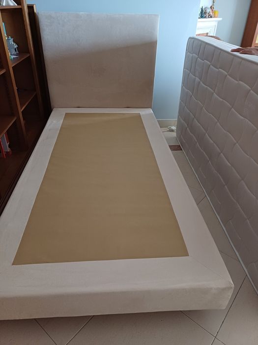 Cama solteiro sommier com cabeceira e colchão da COLCHÕES & COMPANHIA