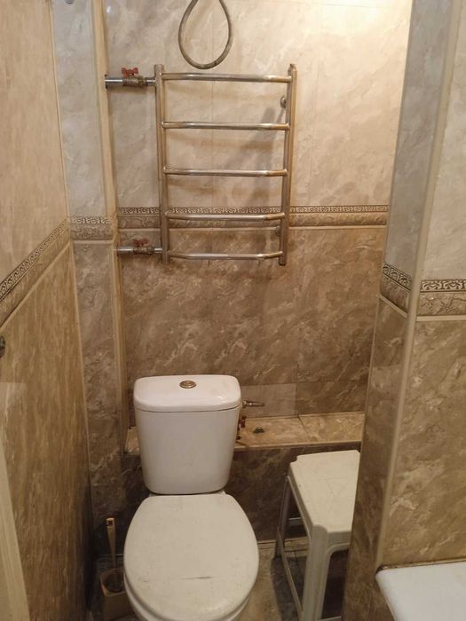 Здається кімната на короваєвих дачах