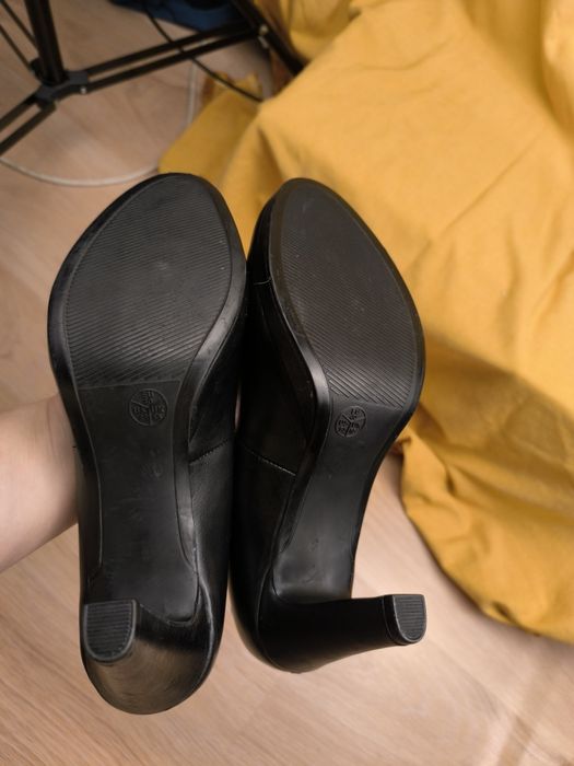 Czarne klasyczne buty na obcasie esmara by Heidi klum 40