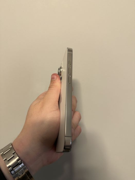 Apple iPhone 16 Pro 256Gb. ( White Titanium ) , ( e - Sim )