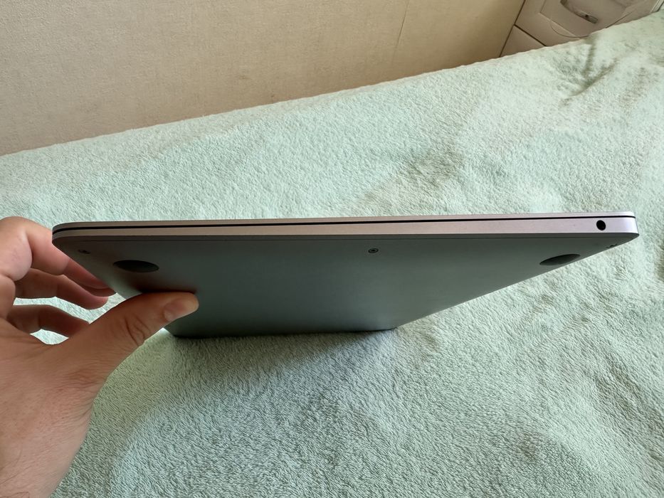 Macbook Air 13 Retina дисплей (2019 год, а1932) идеал