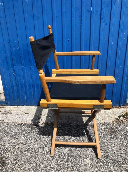 cadeira de diretor de madeira
