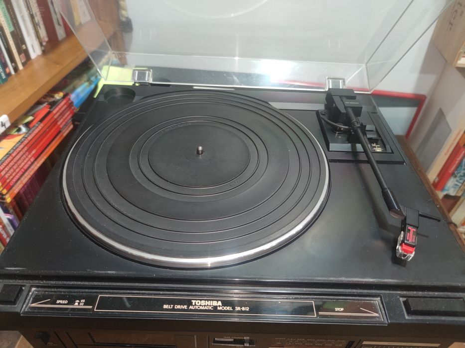 Aparelhagem TOSHIBA - Gira disco, Amplificador, Radio