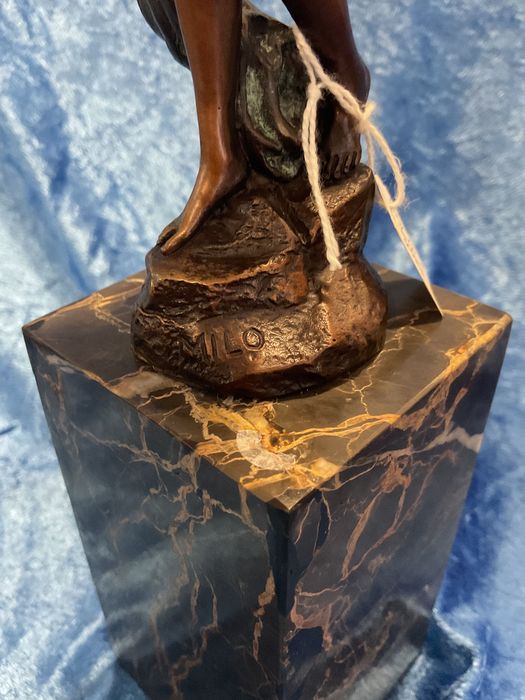 Escultura bronze altura 36 cm. Anúncios abaixo