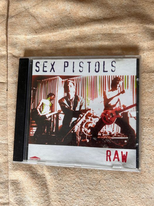 Música punk cds como novos **