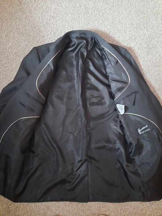 Продам чоловічий костюм