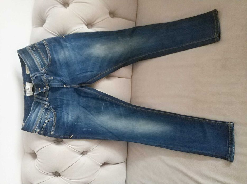 Spodnie damskie jeansy rozm. 28 z przetarciami