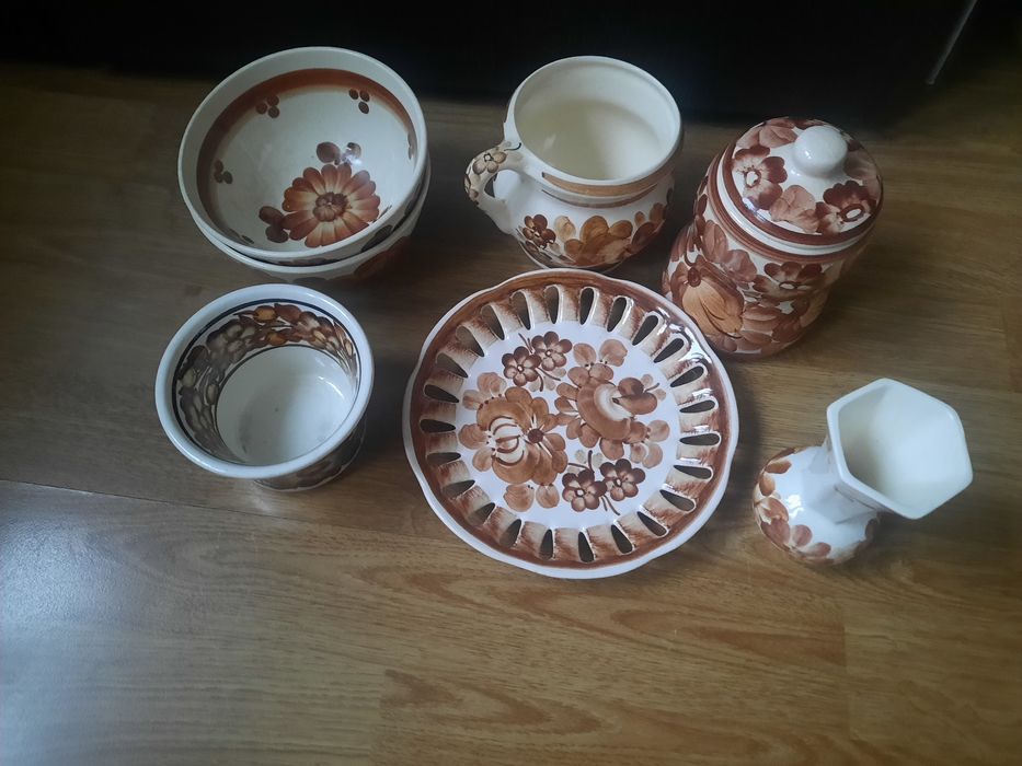 Piękne ceramiczne naczynia z lat 70-tych