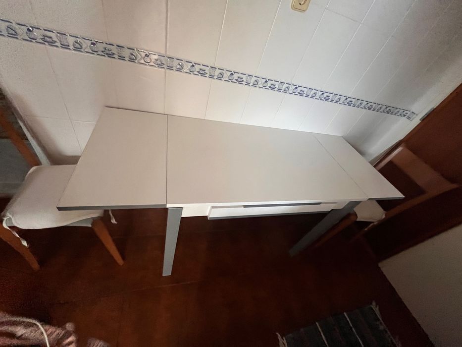Mesa cozinha com 2 cadeiras