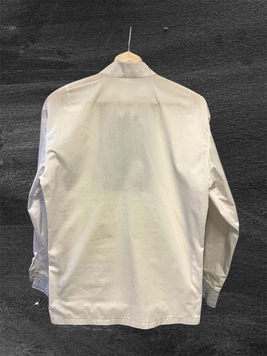 Вишиванка чоловіча ручної роботи з блакитною вишивкою S/M