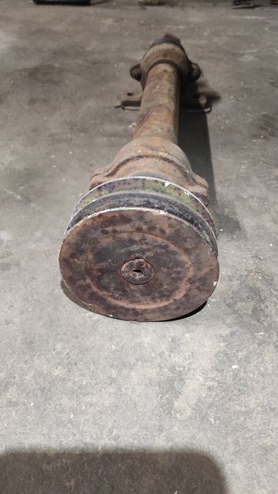 Вал на циркулярку з шківом.