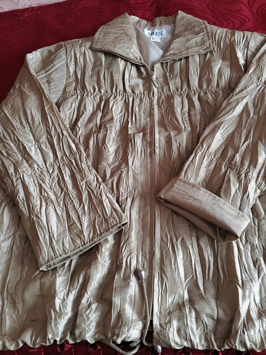 Продам ветровку новою Корея  ткань жатка на подкладе размер ХЛ