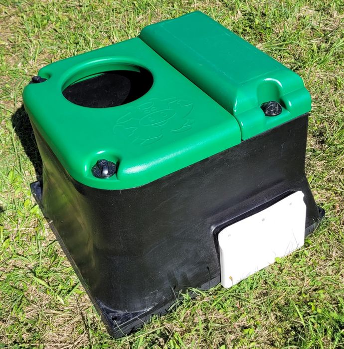 Poidło niezamarzające 60L dla bydła jednokomorowe kulowe