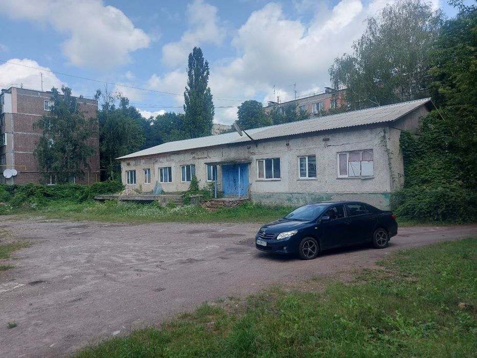 Продаж комерційного приміщення та гаражів (Центр, м. Ніжин)