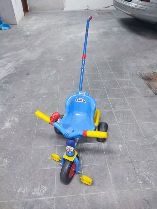 Triciclo Pocoyo - Com cesto - Pega para Empurrar