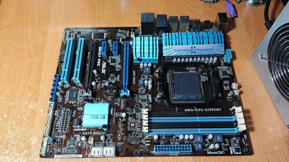 Материнская плата под ремонт HD6870/1151/AM3+/1155/1150(РАДИАТОРЫ)