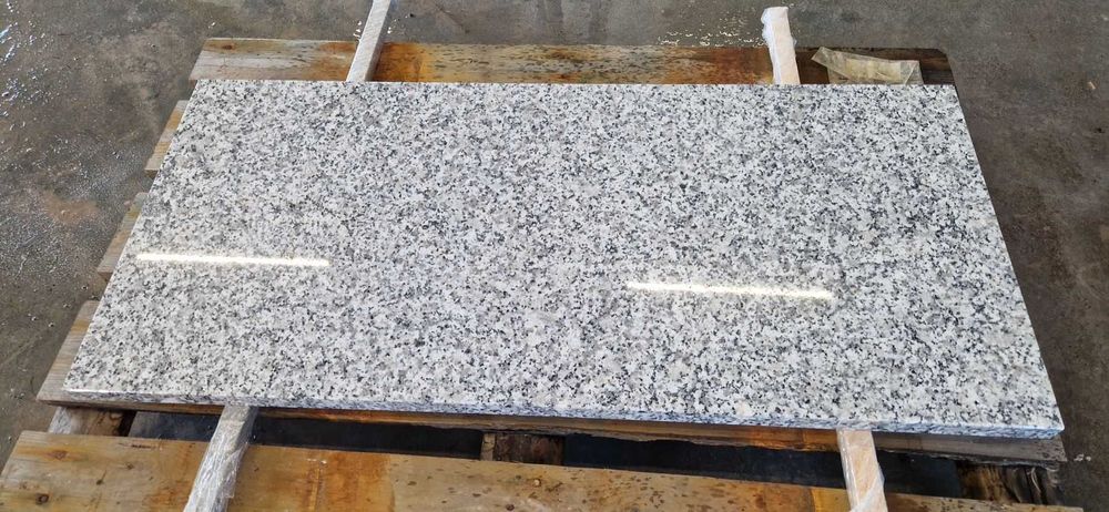 Granit Montana Grey poler płomień Blaty Parapety Schody