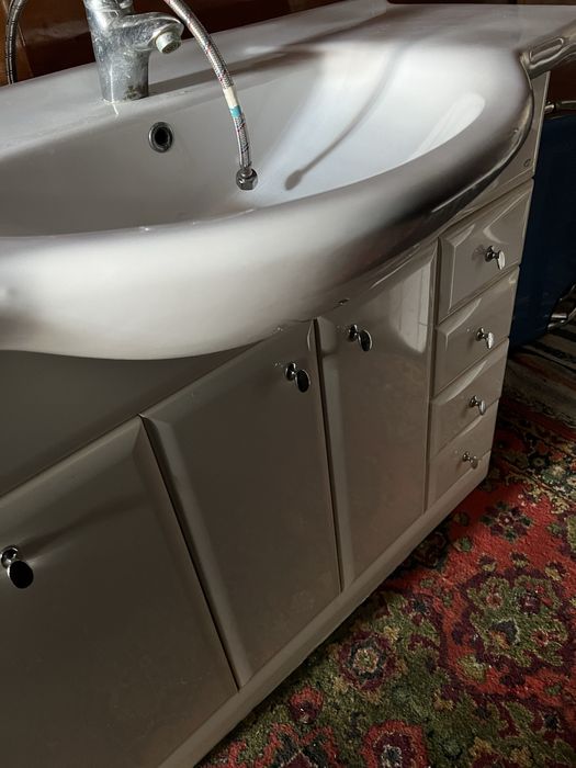 Продам умывальник с тумбой