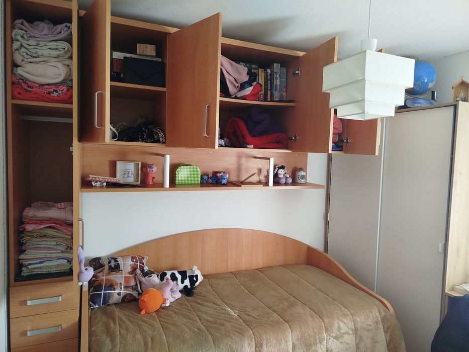 Mobília de quarto de solteiro ( estúdio) madeira maciça