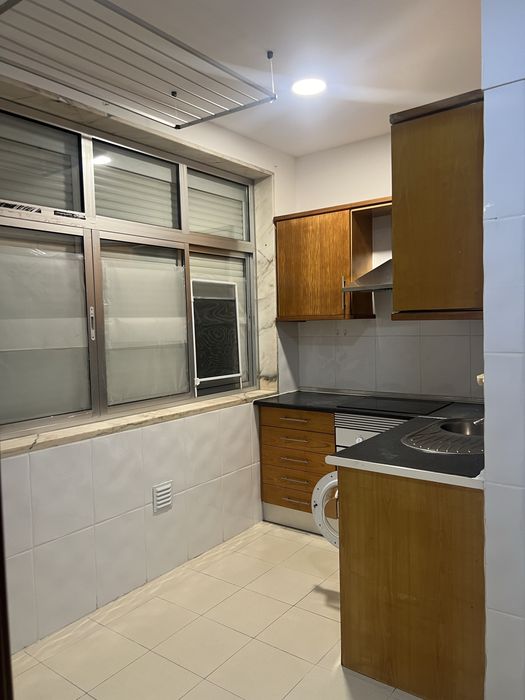 Arrendo T0 com cozinha equipada e contas incluidas