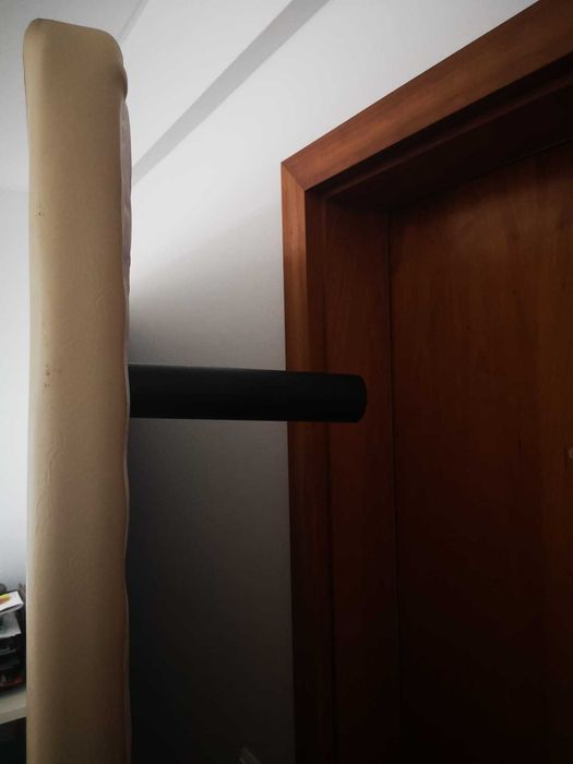 Cama/Tapi/Estrado como novo 2,00m x 1,6m . Boa oportunidade.