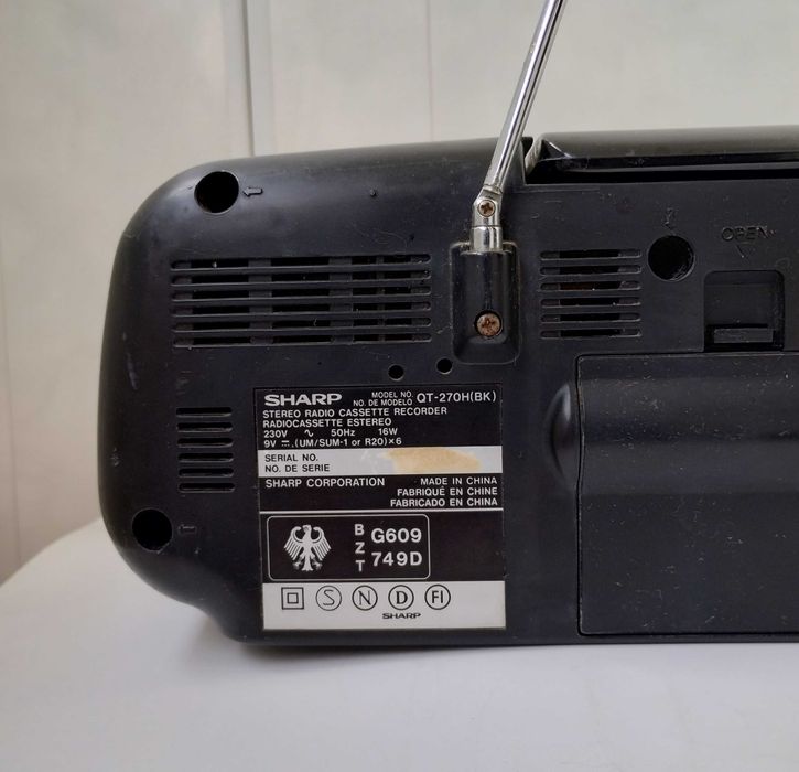 Стерео магнітола Shаrp QТ-270 HТ, однокасетна.