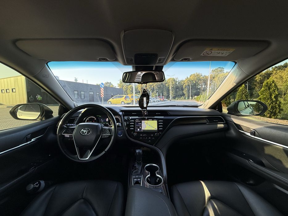 Продам офіційну Toyota Camry Hybrid 2019 року у максимальній комплектації Premium Plus
