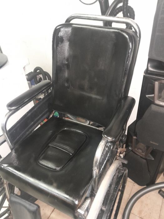 Cadeira de rodas multifuncoes 70€