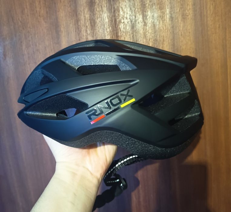 Capacete de ciclismo ultraleve da marca RNOX