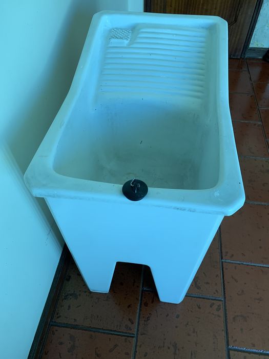 Tanque lavar roupa leve, em bom estado