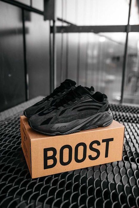Кросівки Adidas Yeezy Boost 700 V2 Premium Black