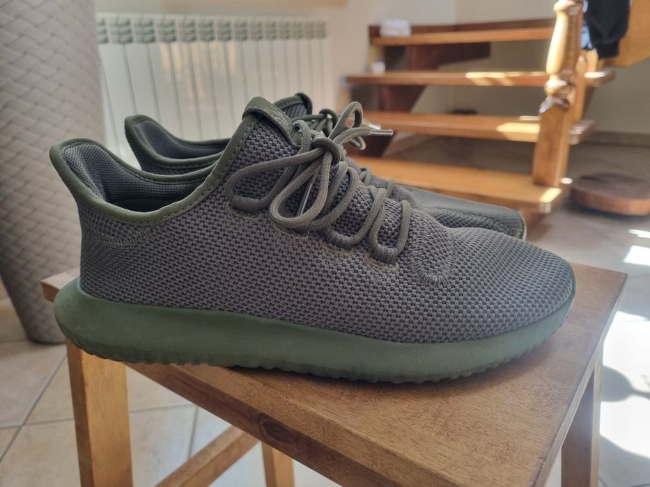 Buty Adidas oliwkowe rozmiar 44 jak nowe ubrane 2x