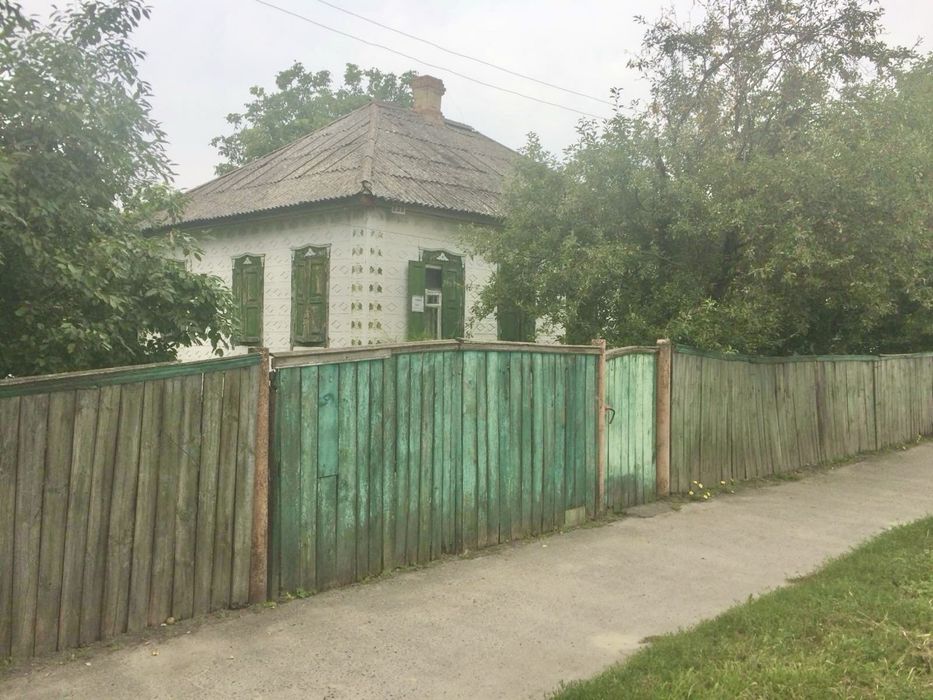 Продаж будинку та 15-соток землі у центрі Котельви