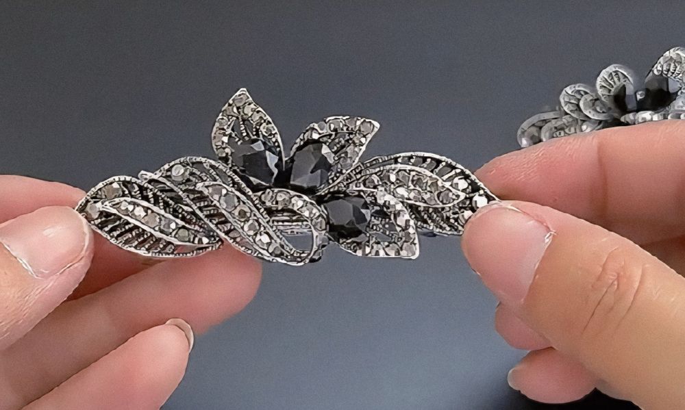 Spinka do włosów klamra "srebrna" z niebieskimi "kamieniami"