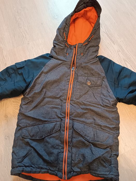 2 kurtki jesienno/zimowe r 122 plus 1 gratis