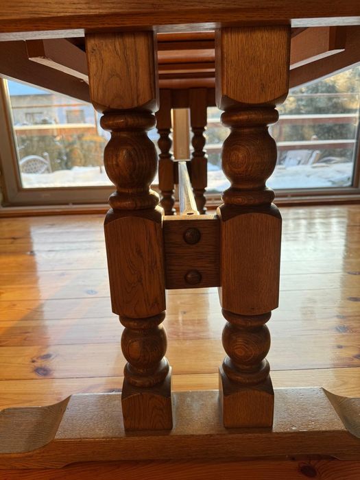 Rozkładany stół dębowy