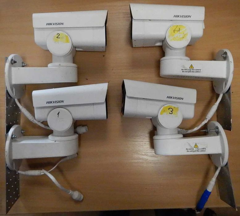 IP-камери Hikvision DS-2CD1A43G0-IZU 2.8-12mm з WiFi містом та роутером