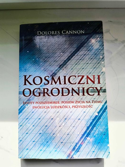 Kosmiczni Ogrodnicy Dolores Cannon książka