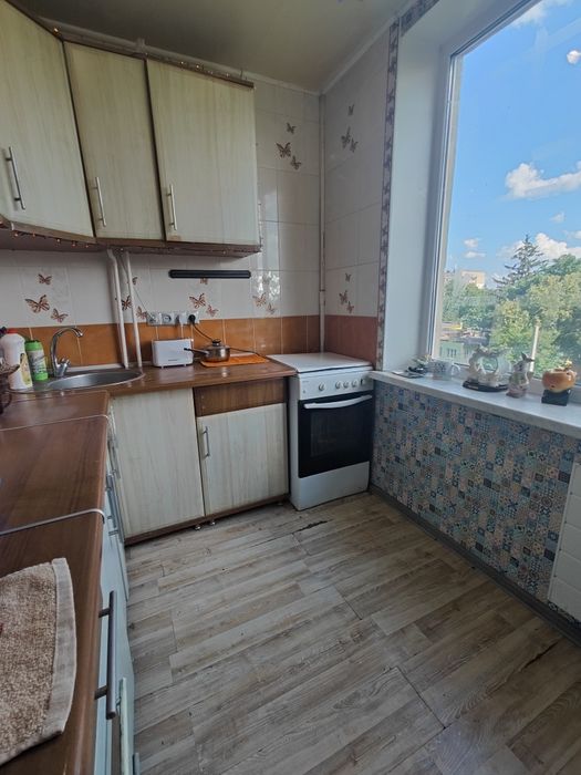 Сдам 2 комнатная квартира метро Ботанический Сад. Капремонт.