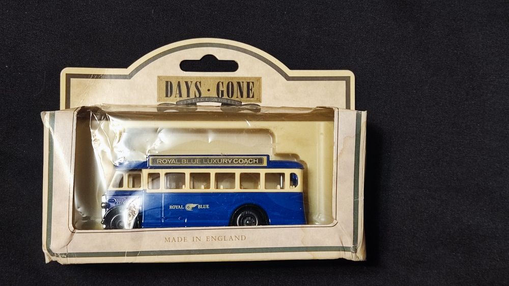 Литая модель автобуса AEC Regal от Lledo,