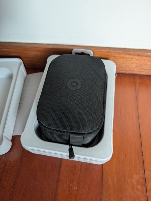 Beats Studio Pro Sandstone / Areia – Como Novos (Na Caixa)